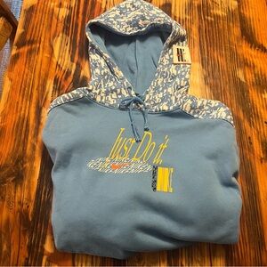 Nike Just Do It hooded Sweatshirt. Size Large.